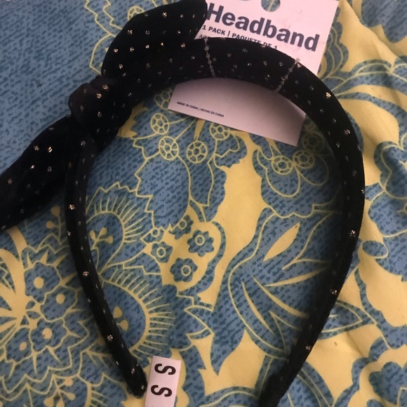 Two Old Navy Headbands - Picture 2 of 7